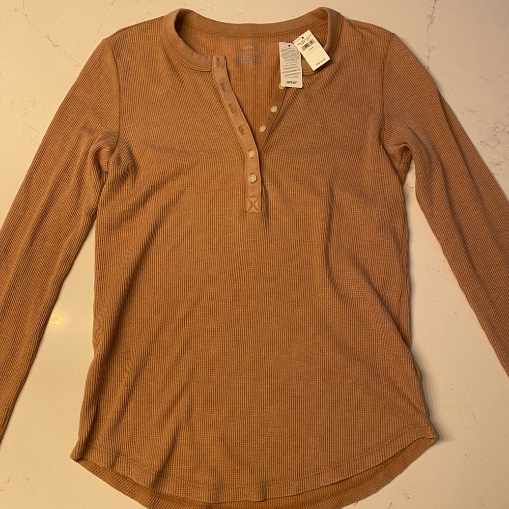 American Eagle Aerie Waffle Henley Long sleeve size small tan/nude color NWT